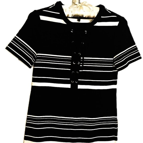 (NWOT) WHBM BLACK and WHITE STRIPED SHORT SLEEVED DRESS SIZE XXS - Picture 2 of 13